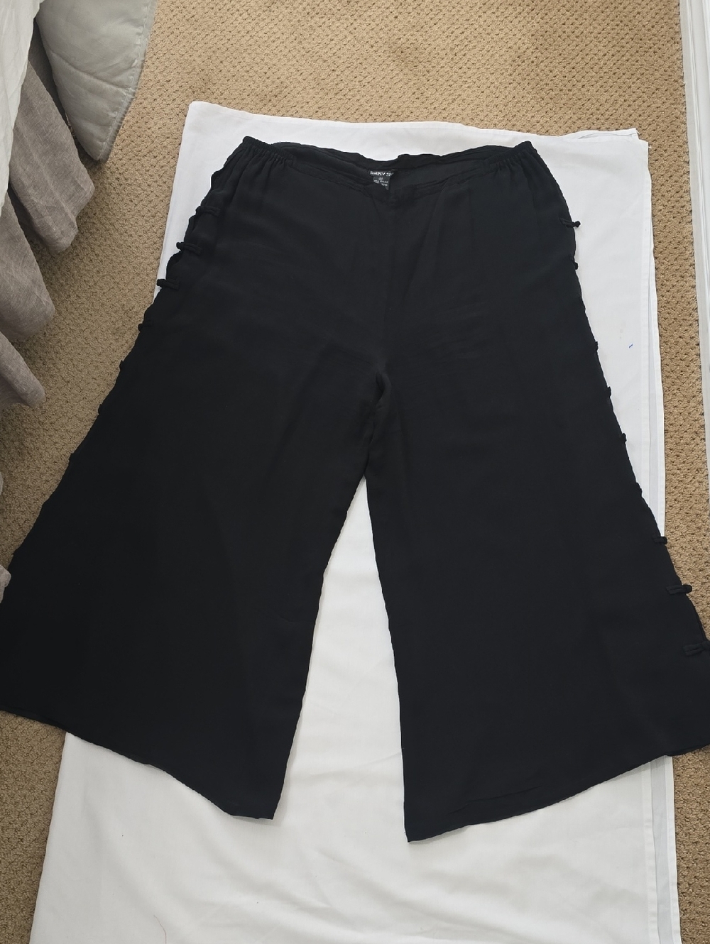 Simply Silk Black Silk Top - Classic Solid Black Cropped Culottes 2X